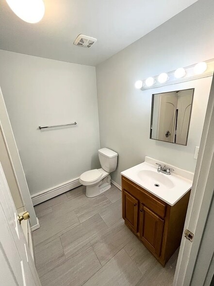 Building Photo - 39 Shepard St