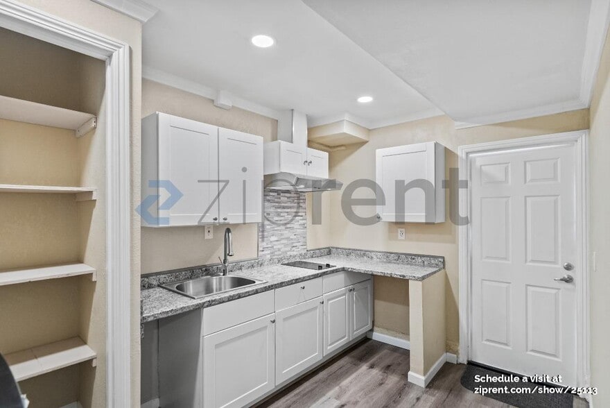 Building Photo - Unit C