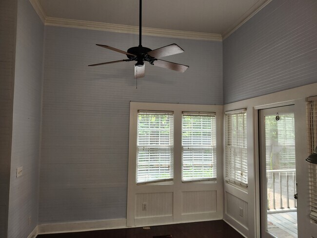 Building Photo - 334 Felder Ave
