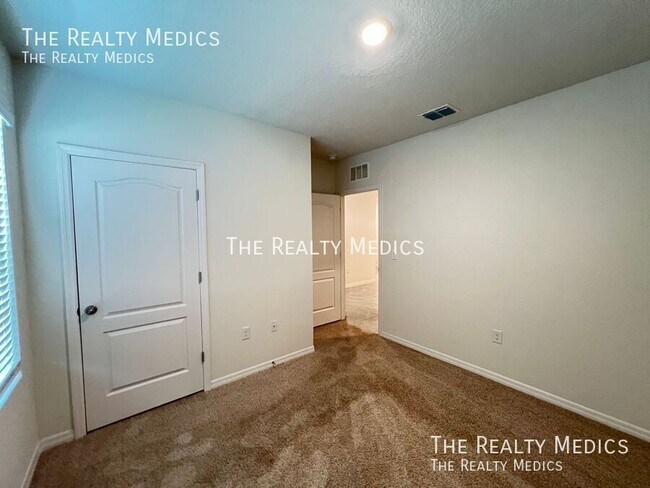 Building Photo - 536 Emily Gln St