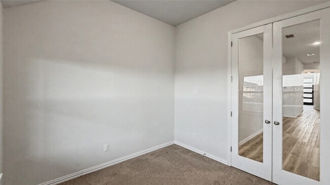 Building Photo - 16617 Hidden Cove Dr