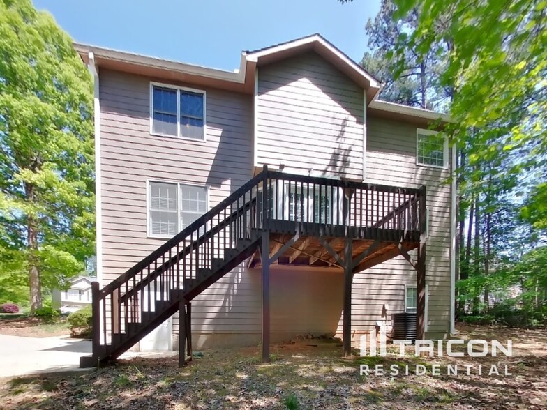 Building Photo - 220 Stevenson Trail