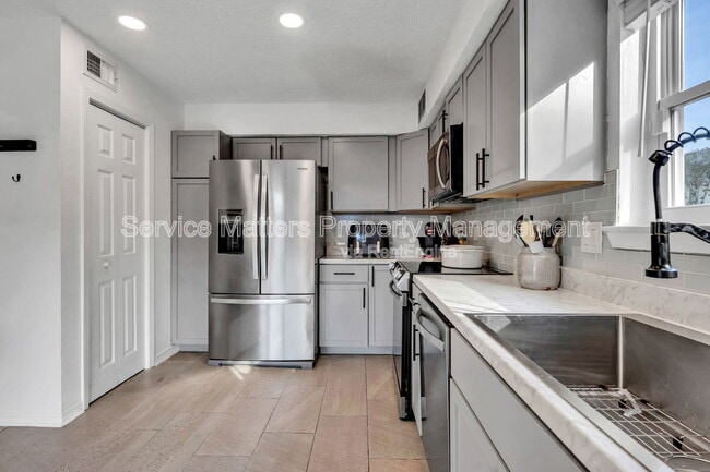 Building Photo - 7575 Tippin Ave
