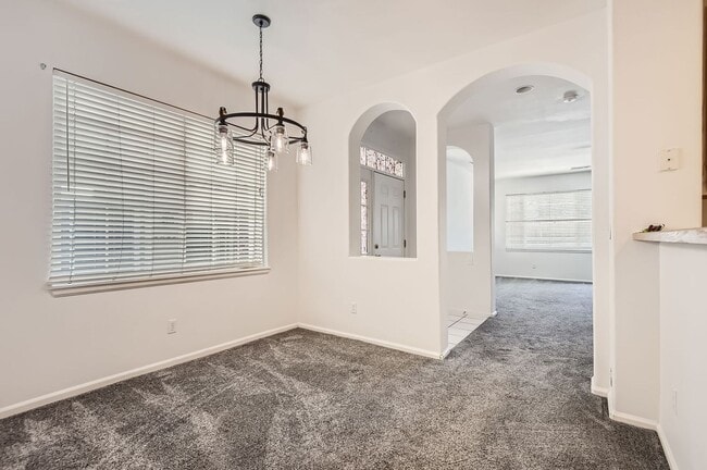 Building Photo - Evolve Real Estate: Spacious 2 Bedroom + L...