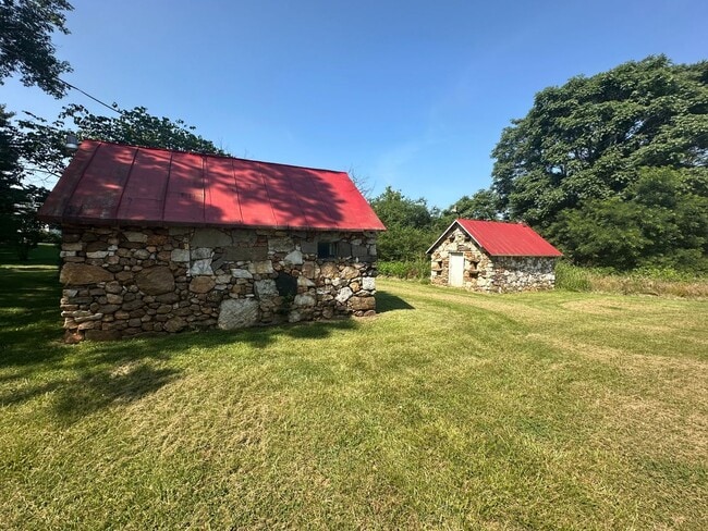 Building Photo - Charming 4 Bedroom House in Bedford