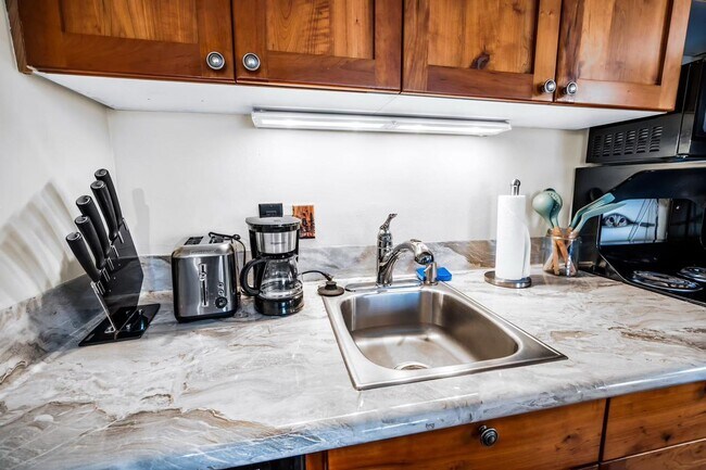 Building Photo - Furnished Park City Studio Available for Rent