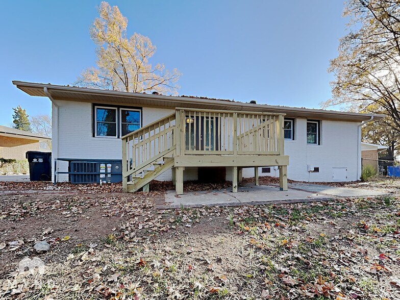 Building Photo - 6143 Castle Ct