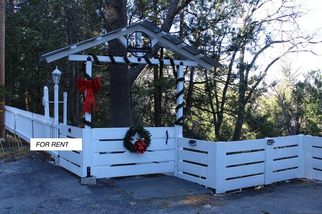 Building Photo - 23984 Skyland Dr