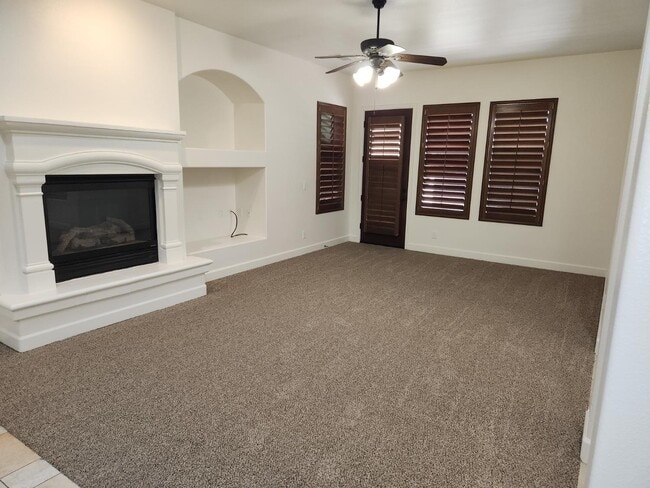 Building Photo - 8420 Lake Shore Dr