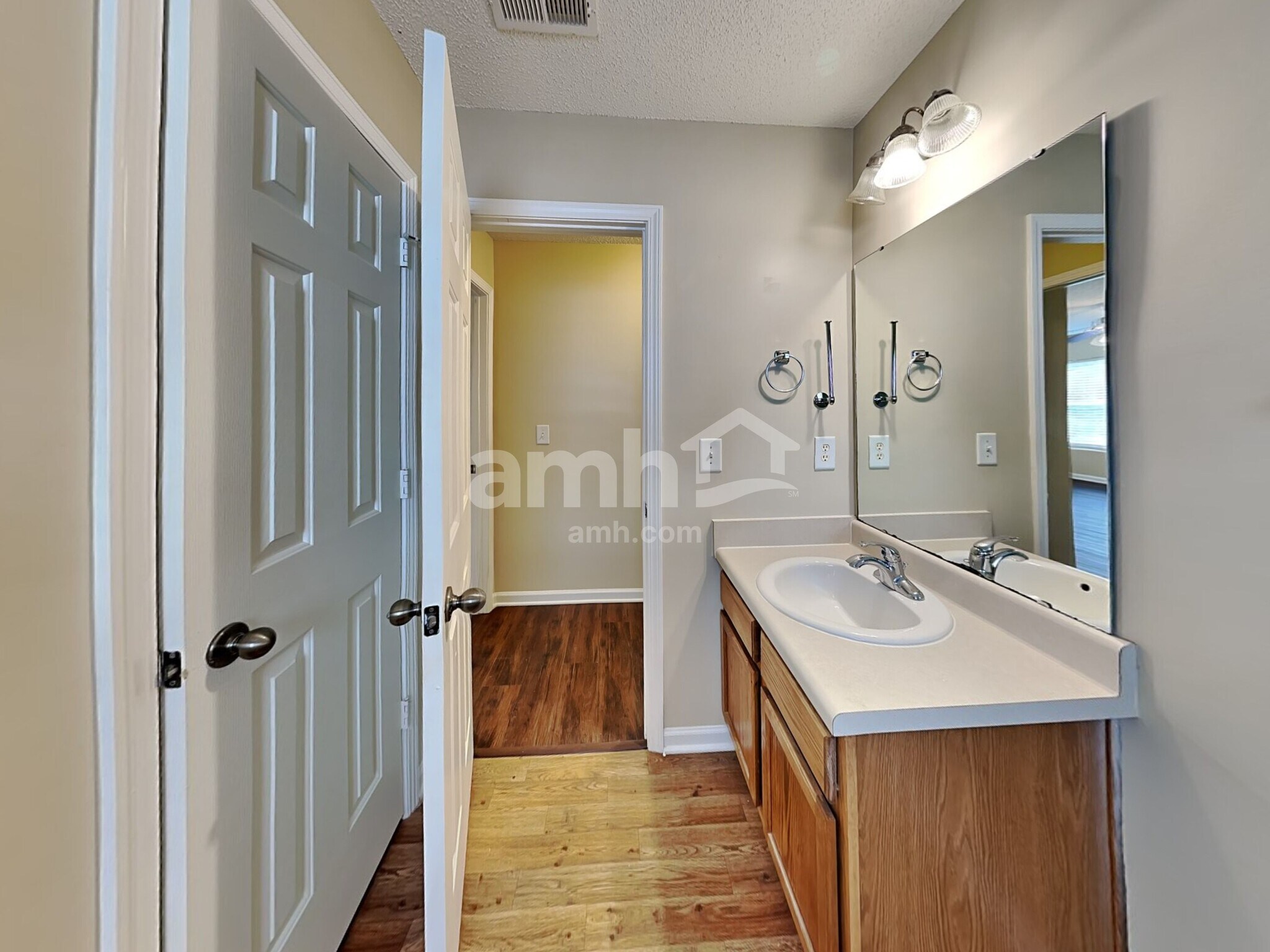 Building Photo - 710 Obsidian Way