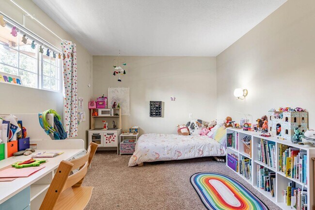 Building Photo - Charming 3-bdrm/2-bath Mid-Century ranch—A...