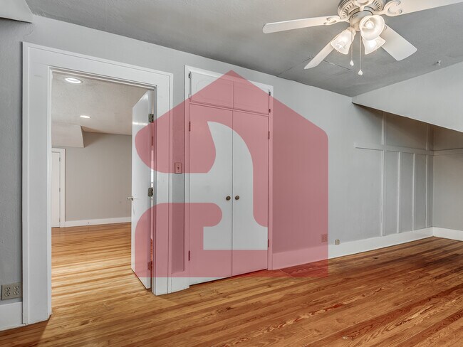 Building Photo - 1501 Gladstone Terrace