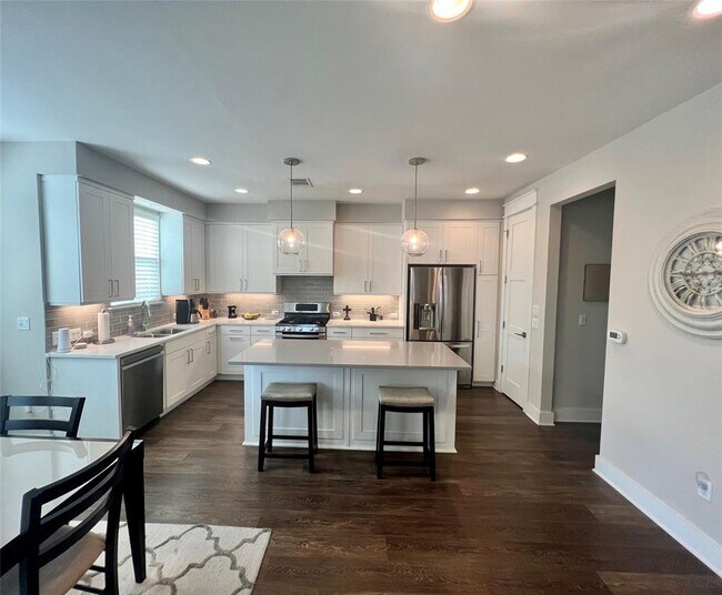 Building Photo - 6515 Davis Ln