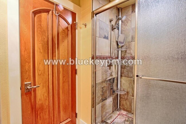 Building Photo - 3 Bed, 2 Bath, 1 Acre Home in Ridgefield, WA