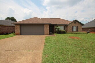 Building Photo - Available Now! 3 Bed 2 Bath Rental in Bullard ISD!