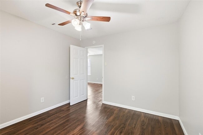 Building Photo - 2308 E 10th St