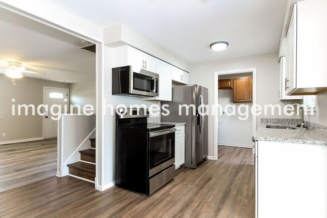 Building Photo - 4735 Robinwood Dr