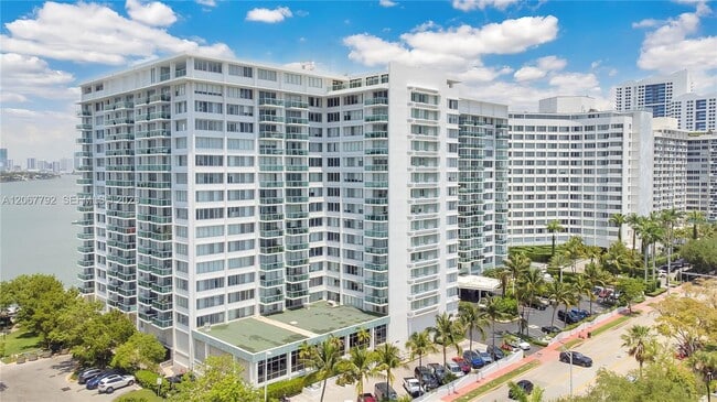 Building Photo - 1000 West Ave