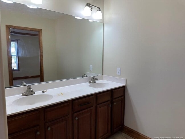 Building Photo - 1935 Sunshine Ct