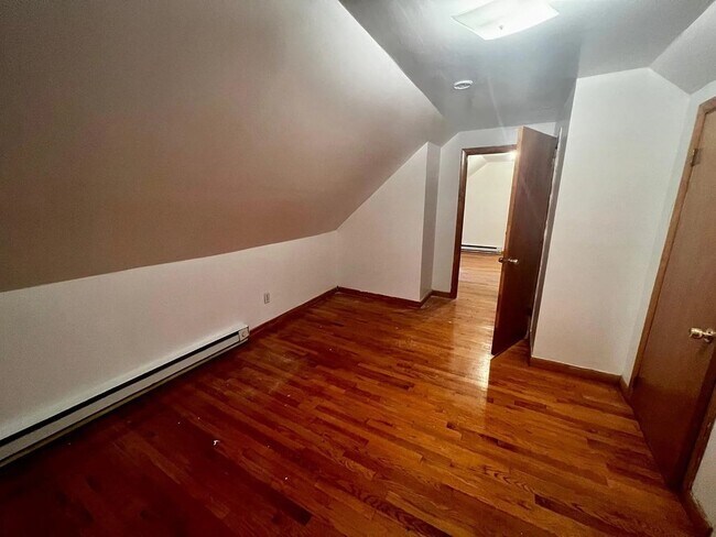 Building Photo - 57 Mozart St