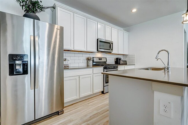 Building Photo - 7230-7230 Telford Holw Trl