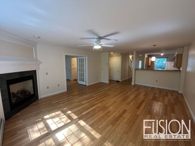 Building Photo - Impeccably Maintained 3bd, 2 bth Stonington Circle Condo!