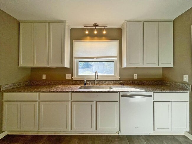 Building Photo - 6313 France Ave S