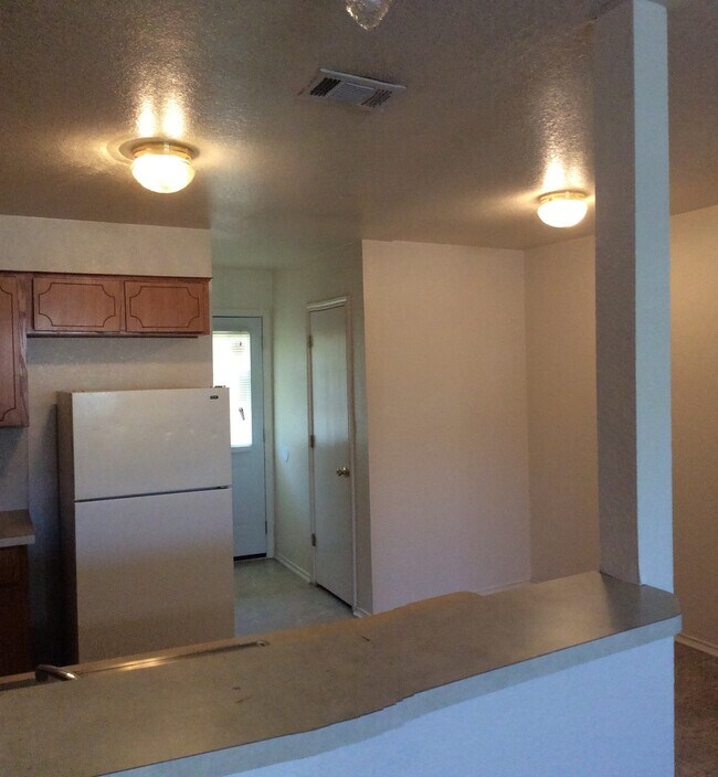 Building Photo - 4002 Madison Dr