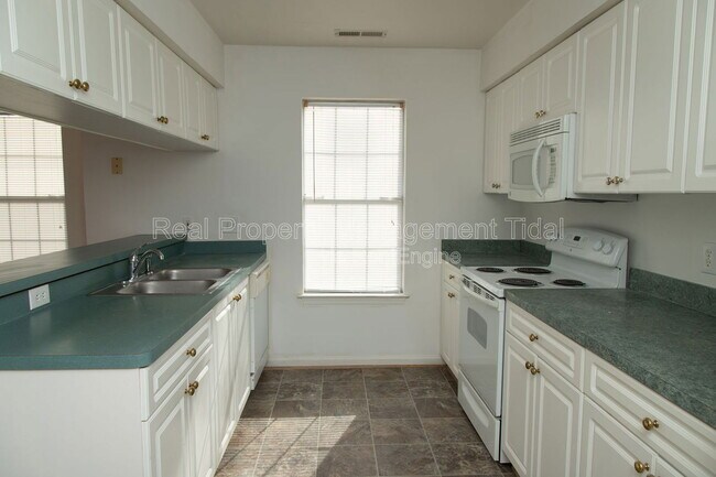 Building Photo - 3940 Horse Run Glen