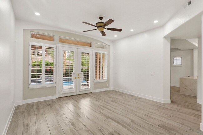 Building Photo - 5 Bedroom Pool Home Located In Summerlin G...