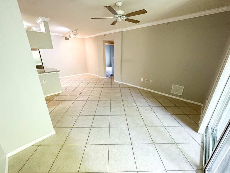 Building Photo - 6530 Emerald Dunes Dr