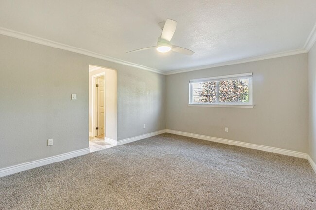 Building Photo - 1001 Oak Grove Rd