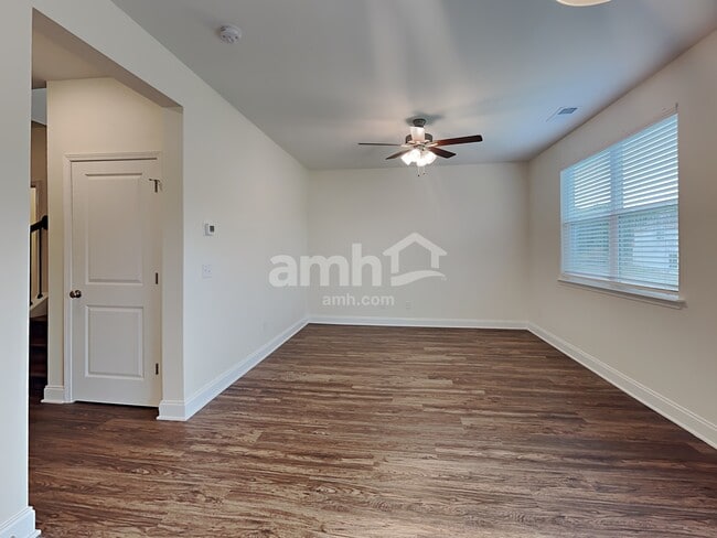 Building Photo - 2015 Bennett Dr