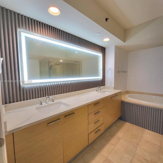 Building Photo - 1830 S Ocean Dr