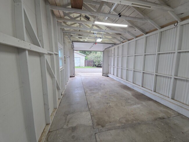 Building Photo - Elegant home with classic charm