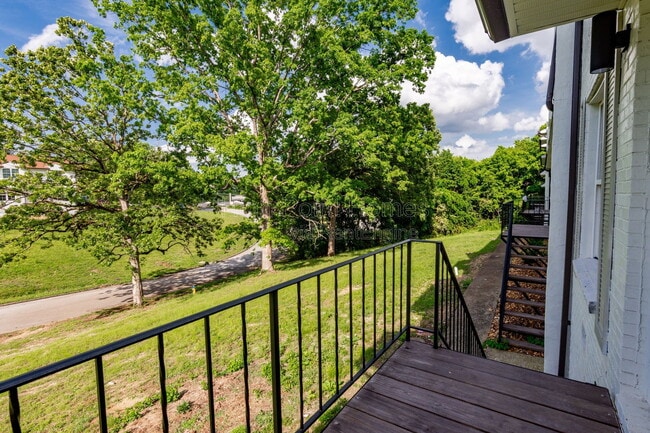 Building Photo - 400 Gallery Ln