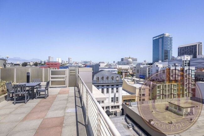Building Photo - Hayes Valley - 2 BR, 2 BA Condo 947 Sq. Ft...