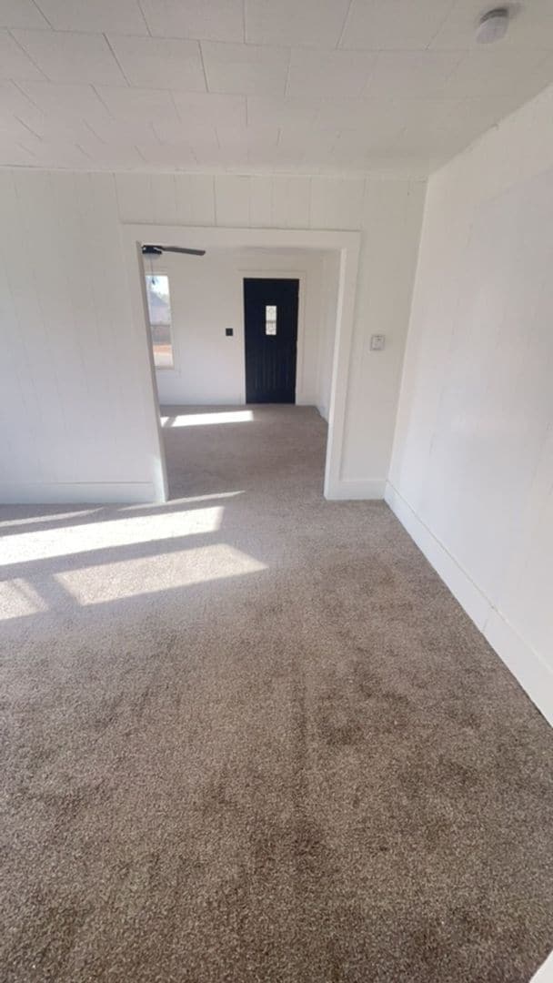 Building Photo - 4 Bedroom Single Family Home Available!