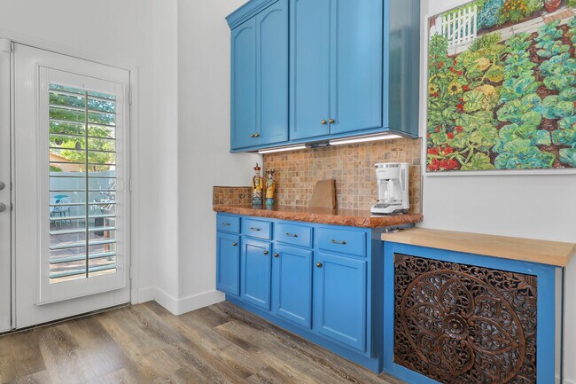 Building Photo - 53980 Avenida Mendoza