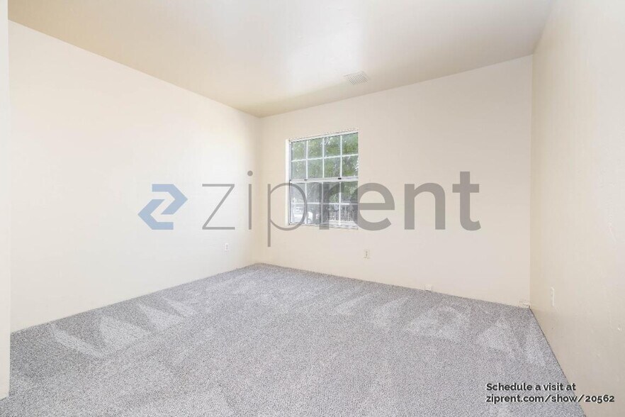 Building Photo - Unit A