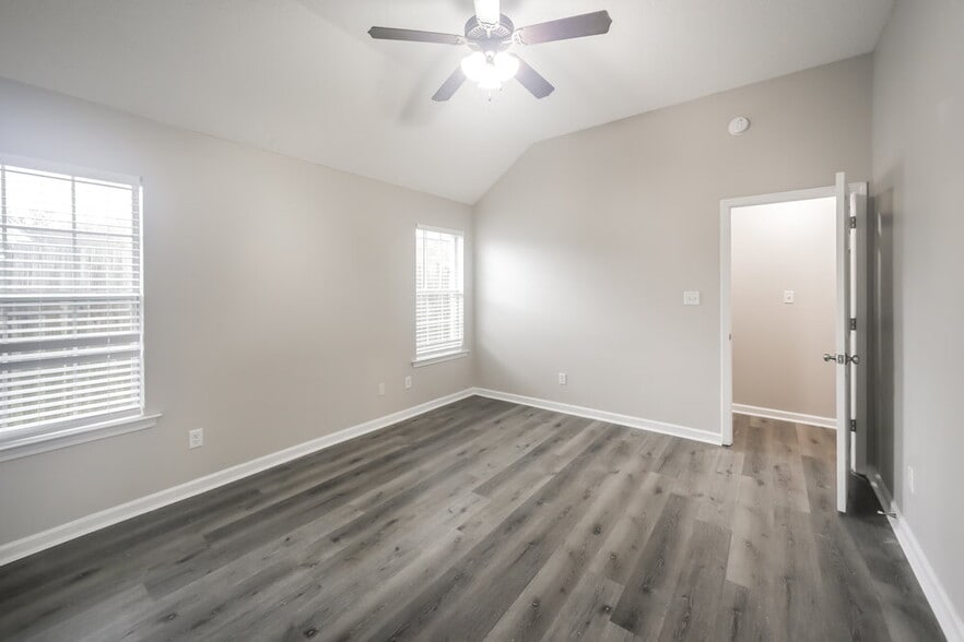 Building Photo - 7959 Ridgedale Dr