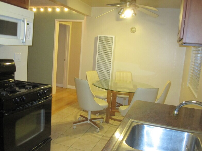 Building Photo - 215 Covina Ave