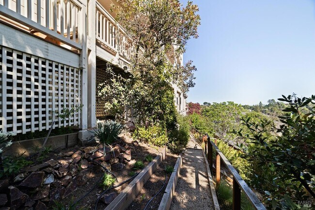 Building Photo - 43 Baywood Terrace
