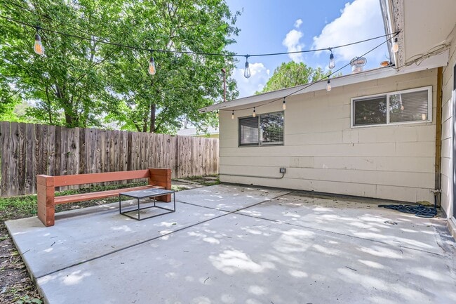 Building Photo - Ready for Move In! $250 off of the first full month's rent!