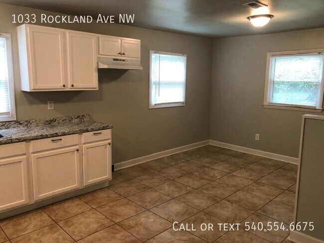 Building Photo - 1033 Rockland Ave NW
