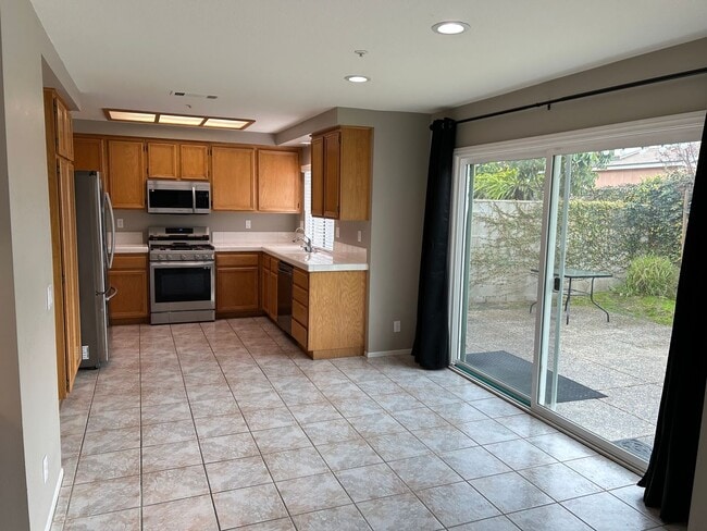 Building Photo - Nicely Upgraded 4 Bed 3 Bath Home in Gated Community in Anaheim