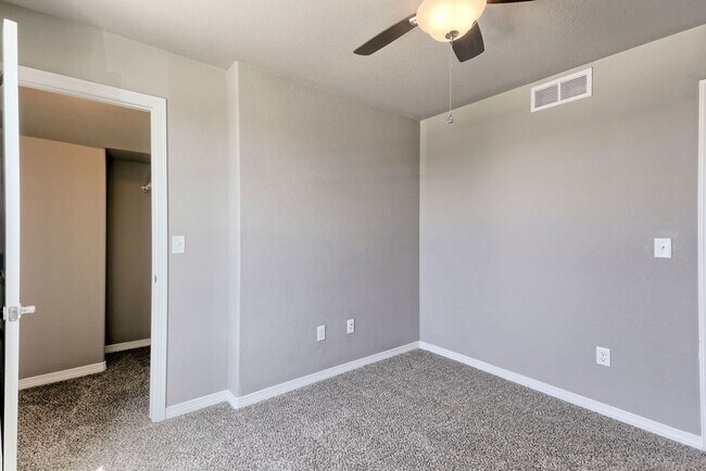 Building Photo - 1748 Ruddlesway Dr