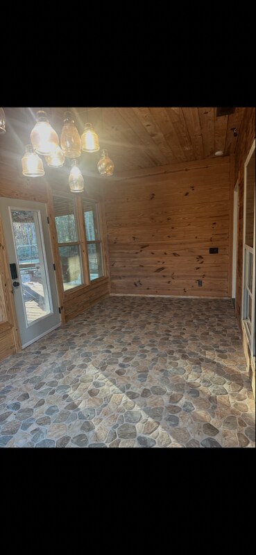 Building Photo - 2042 Mud Rd