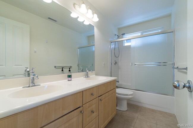 Building Photo - CENTRAL AC 4BR 3BA HOUSE IN OCEAN POINTE w...