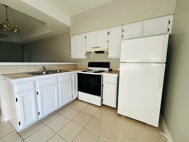 Building Photo - 2005 Cross St